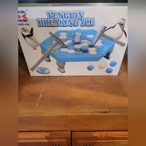 Penguin Breaking Ice Game - Blue and White